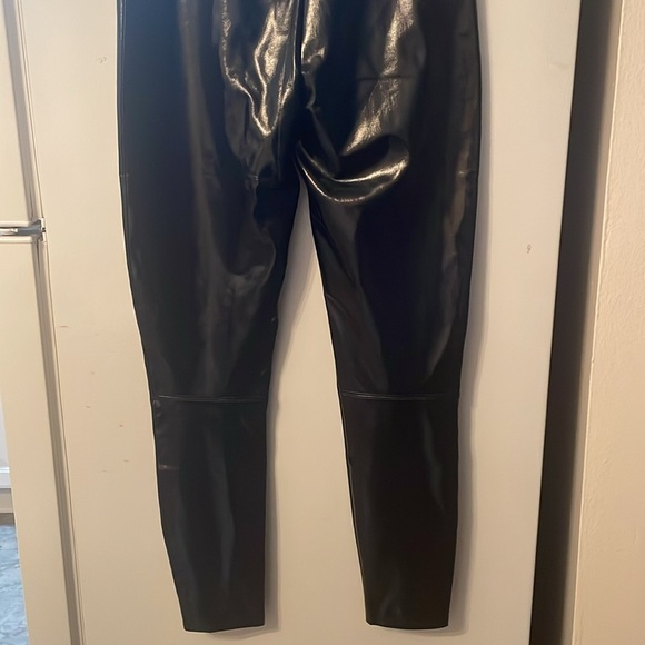SPANX Size Large Shiny Black Legging Pants Like New - Picture 6 of 6